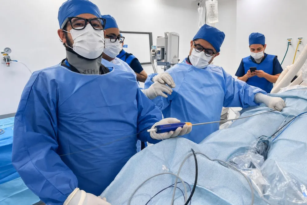Estudio electrofisiológico y/o ablación con catéter